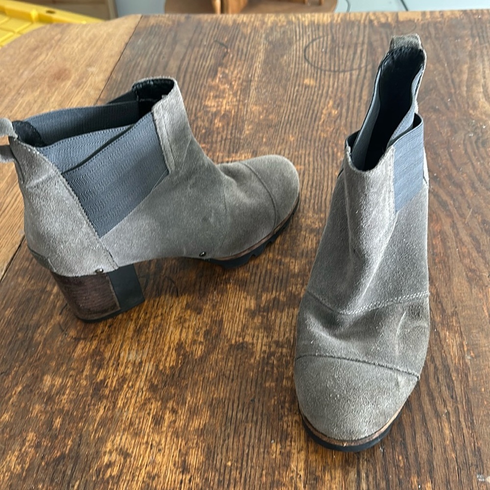 Sorel Boots Size 9 Women’s Grey Suede